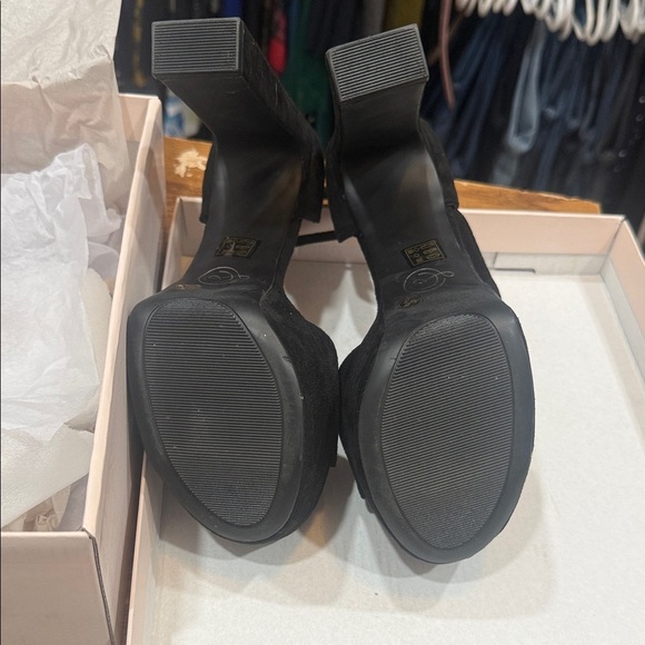 Chinese Laundry Elegant Black Suede Heels - Picture 4 of 5